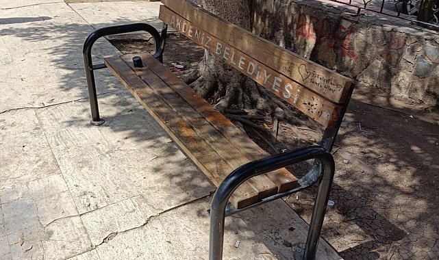 Mersin'de belediyenin park ve yeşil alanları tahrip edildi