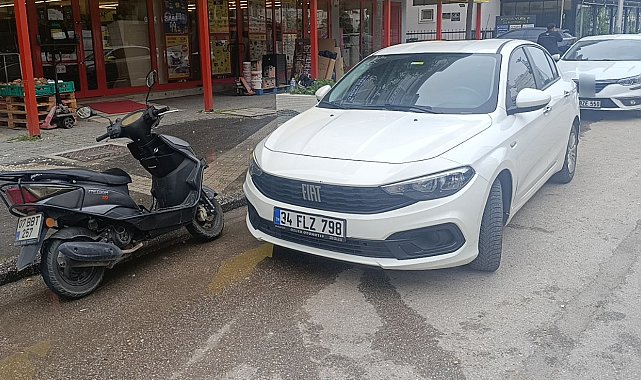 Motorlu bisiklet otomobile çarptı