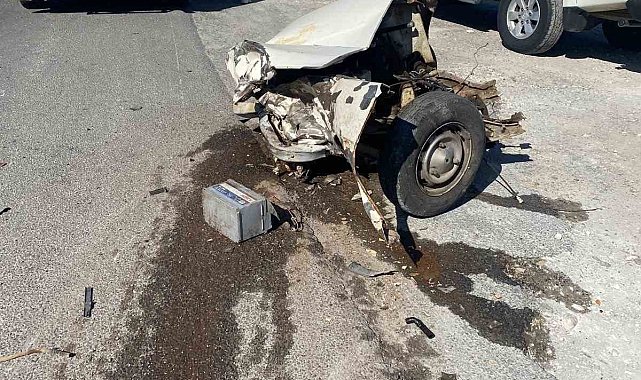 Muğla'daki kazada otomobil ikiye ayrıldı