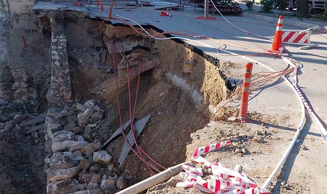 Mut'ta köprü ve yol kısmen çöktü, çevre esnafı mağdur oldu