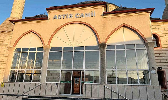 Öğle namazını kıldırdı, kalp krizi geçirip hayatını kaybetti