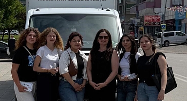 Öğrenciler kapı kapı dolaşılarak halka çevre bilinci kazandırıyor