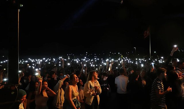 Öğrenciler konserle stres attı