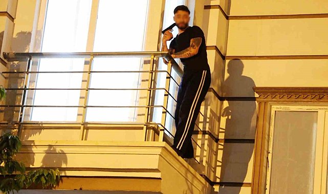 Oyuncak tabancayla polisi alarma geçirdi