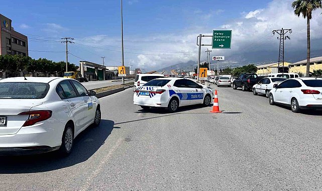 Patlamayla yaşanan doğalgaz kaçağını hiçe sayarak sigara içen vatandaşlara polisten anonslu uyarı