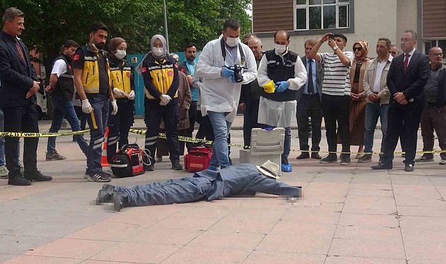 Sigaranın zararları temsili ölümle anlatıldı