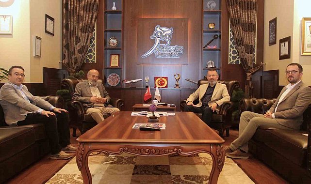 Siyaset bilimi uzmanı akademisyenlerden Rektör Kırışık'a ziyaret