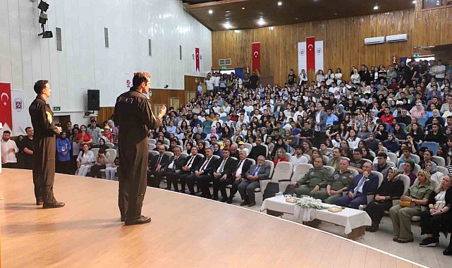 SOLOTÜRK ekibi öğrencilerle buluştu
