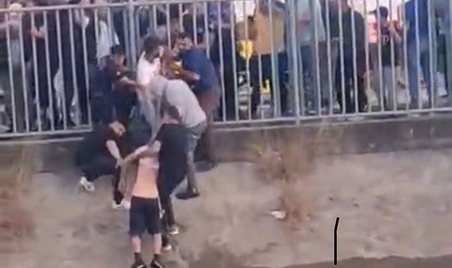 Sulama kanalına düşen adamı vatandaşlar kurtardı