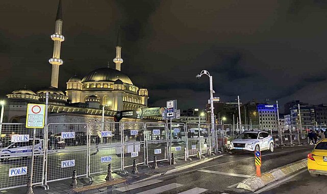 Taksim'de 1 Mayıs tedbirleri için kapatılan yollar açılmaya başladı