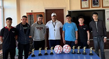 Tavşanlı Anadolu İmam Hatip Lisesi'nde mini futsal turnuvası