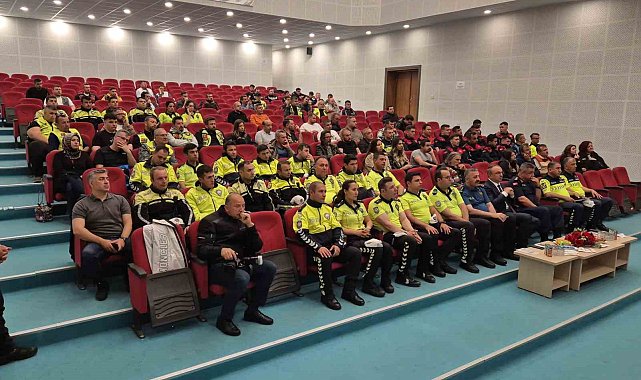 Tekirdağ'da motosiklet sürücülerine "güvenli sürüş" eğitimi
