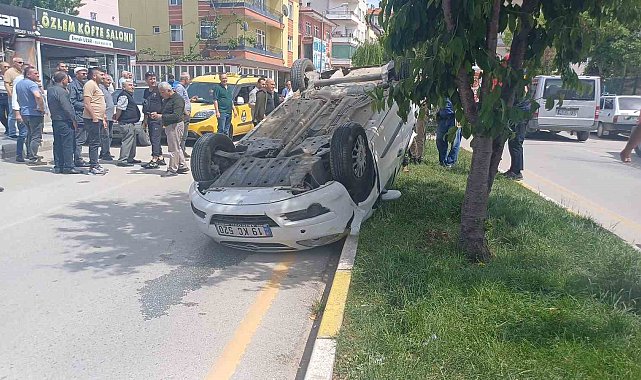 Ticari teksiyle çarpışıp takla atan otomobilin sürücüsü yara almadan kurtuldu