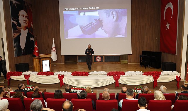 Türkiye'nin ilk astronotu Alper Gezeravcı ATÜ'de öğrencilerle buluştu
