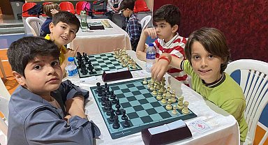 Ümraniye'de satranç heyecanı: Zeka ve strateji nefes kesti