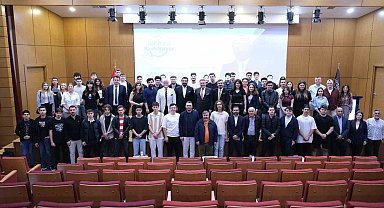 Ünlü tasarımcı Mudanya Üniversitesi'nde tecrübelerini paylaştı