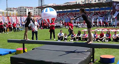Van'da 19 Mayıs coşkuyla kutlandı
