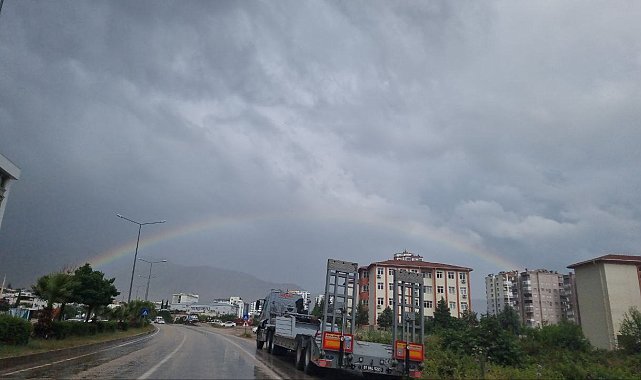 Yağmur sonrası gökkuşağı şöleni