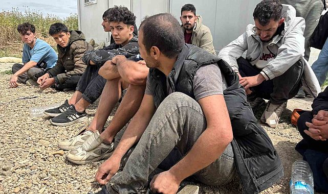 Yunanistan güvenlik güçleri aralarından çocukların ve kadınların olduğu 18 göçmene eziyet etti