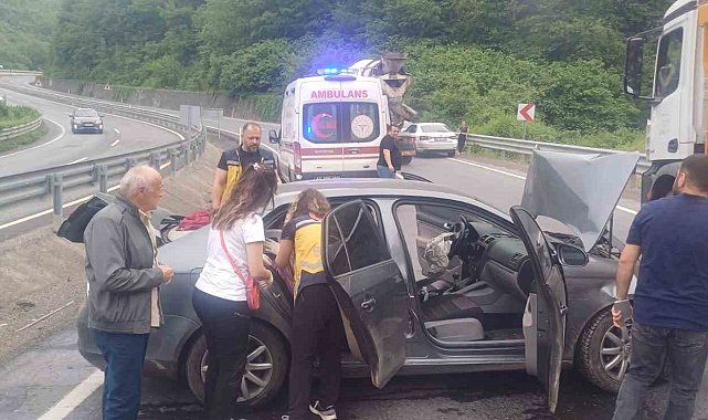 Zonguldak'ta virajı alamayan araç kaza yaptı: 2 yaralı