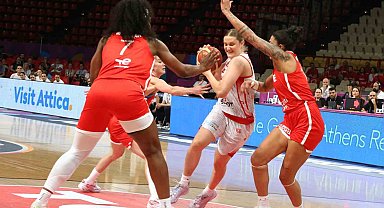 A Milli Kadın Basketbol Takımı, Avrupa Şampiyonası'ndaki ilk galibiyetini aldı