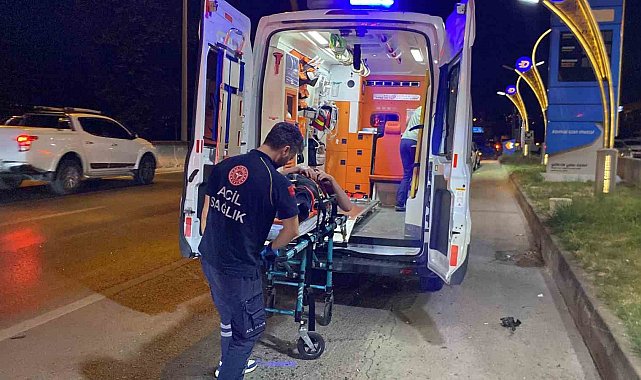 Akaryakıt istasyonuna dalan otomobil takla attı: 1'i ağır 2 yaralı