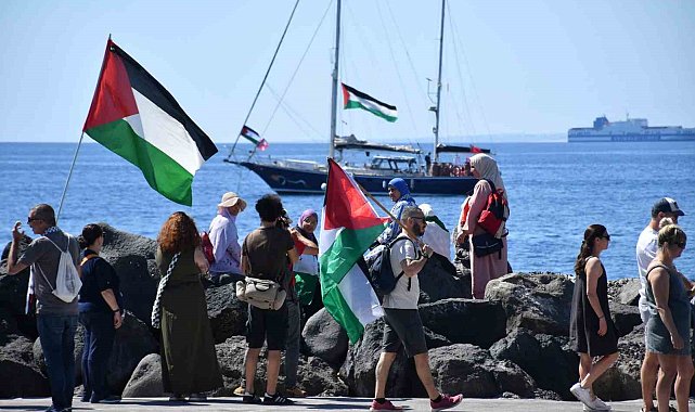 Aktivistler İsrail ablukasını kırmak için İtalya'dan Gazze kıyılarına doğru yola çıktı