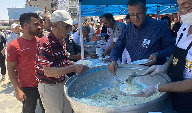 Alaşehir Belediyesi'nden merhum Ferdi Zeyrek için pilav hayrı