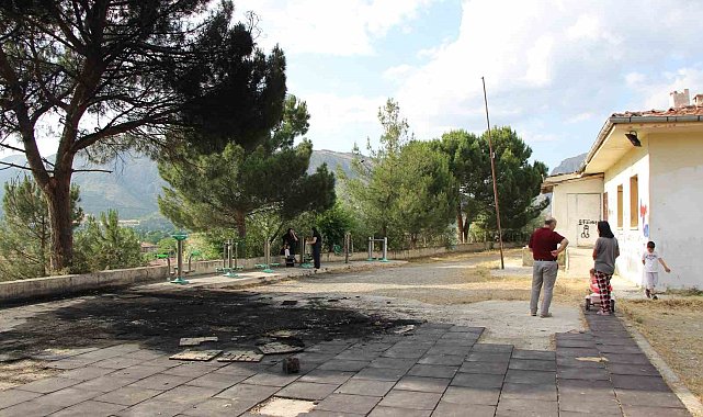 Amasya'da çocuk parkı alev alev yandı