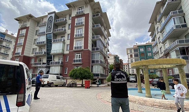 Apartmanın 5'inci katından düşen 2 yaşındaki çocuk hayatını kaybetti