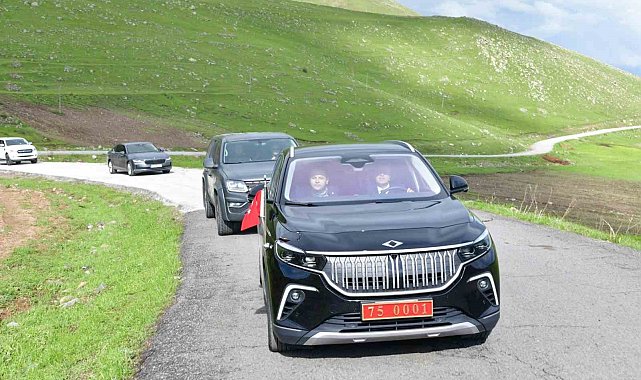 Ardahan'da köy yolları asfalt yerine beton kullanılarak yenileniyor