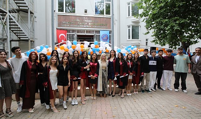 AÜ Sağlık Hizmetleri MYO öğrencileri mezun oldu