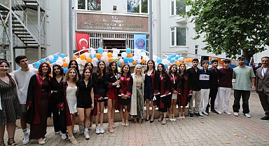 AÜ Sağlık Hizmetleri MYO öğrencileri mezun oldu