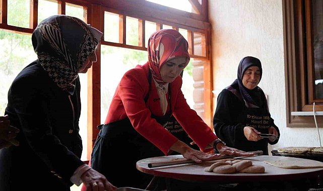 Bakan Göktaş Erzincan'da hamur yoğurdu gözleme yaptı