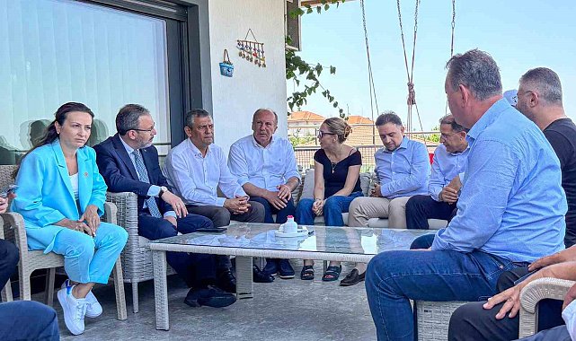 Bakan Kasapoğlu'ndan merhum Başkan Zeyrek'in ailesine taziye ziyareti