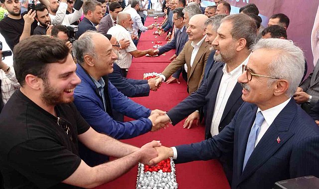 Bakan Uraloğlu, memleketi Trabzon'da bayramlaşma programına katıldı