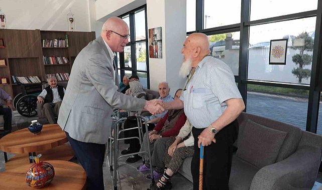 Başkan Kazım Kurt'tan 'Koca Çınarlar'a bayram ziyareti