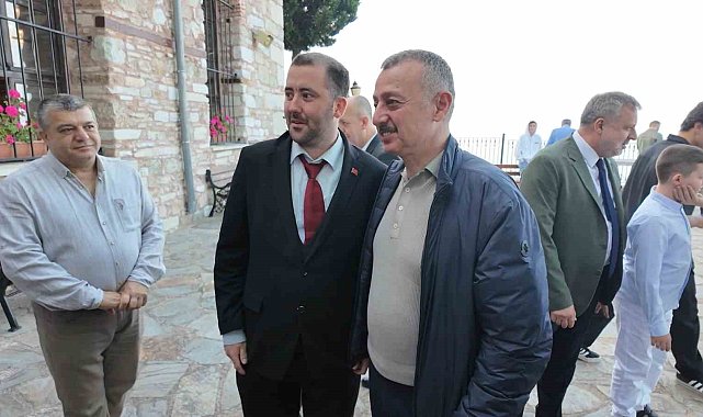 Bayram namazını 693 yıllık ecdat yadigarı camide kılan Büyükakın: "Zulümlerin son bulduğu bayram olsun"