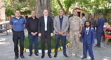 Bulanık'ta protokol halkla bayramlaştı