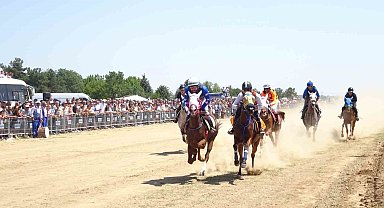 Büyükmandıra'da at yarışları düzenlendi