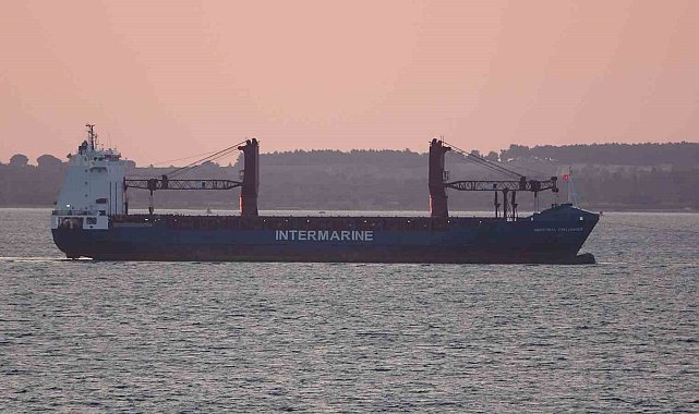 Çanakkale Boğazı'ndan geçen yük gemisinde yangın çıktı