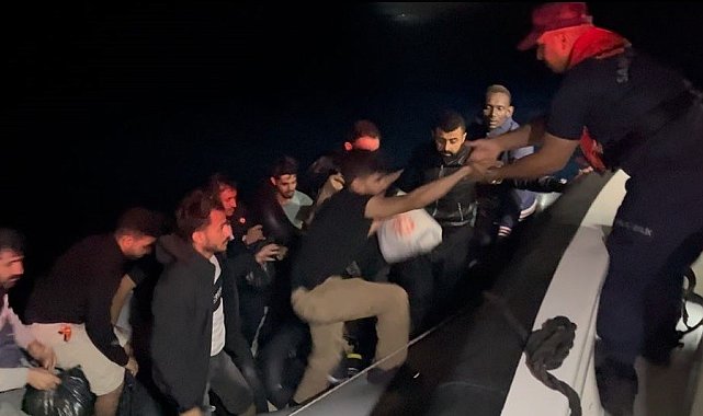 Çanakkale'de 37 kaçak göçmen ile 2 göçmen kaçakçısı yakalandı