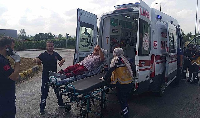 Çaycuma'da hasta sevki yapan ambulansla otomobil çarpıştı
