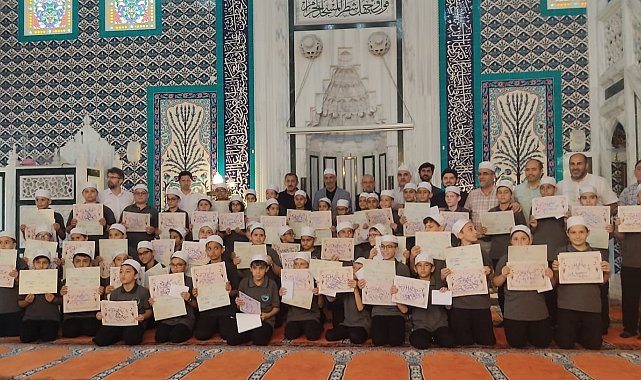 Çorlu'da hafızlık eğitimini tamamlayan öğrencilere belgeleri verildi