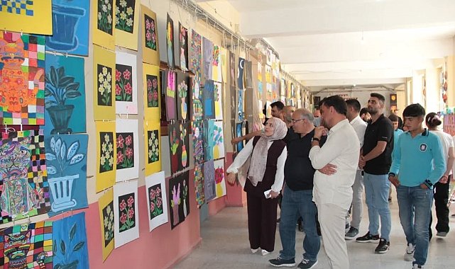 Doğubayazıt'ta öğrencilerin sanat yolculuğu sergiyle taçlandı