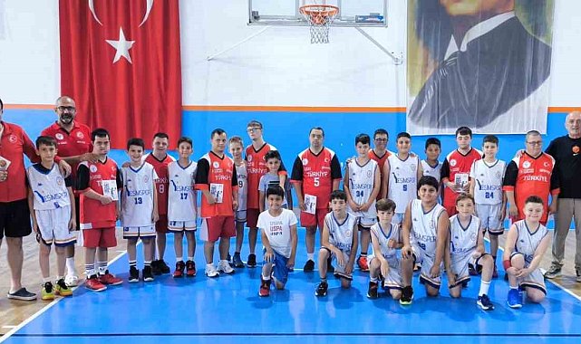 Down Sendromlular Basketbol Milli Takımı'ndan şampiyona ziyaret