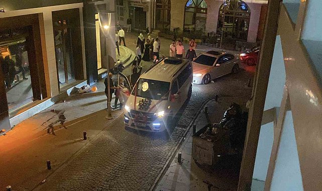 Düğün konvoyundaki kalabalık grup arasında gerginlik yaşandı
