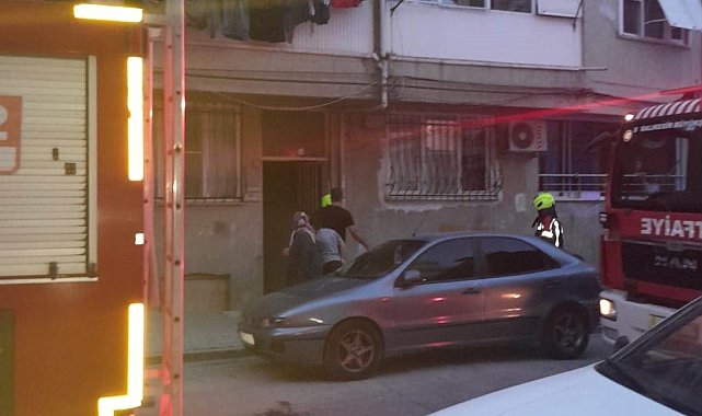 Edremit'te apartman girişinde motosiklet yangını paniği