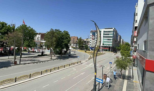 Elazığ'da cadde ve sokaklar boş kaldı