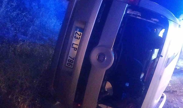 Elazığ'da hafif ticari araç yan yattı: 2 yaralı